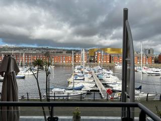 Water Front APT Walk to the Beach & City Centre - Swansea - 9