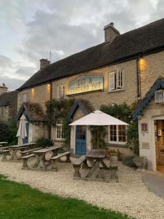 Cat and Custard Pot Inn - 5