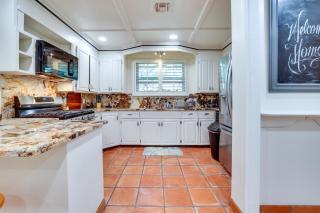 San Antonio Home Private Pool and Covered Patio - 3