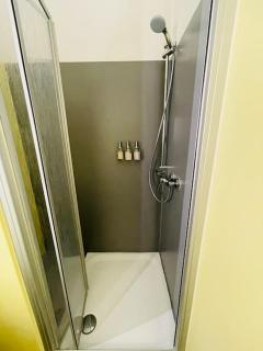 FeWo 20 - Appartement im Rottalblick - YoungModern wohnen mit Bademantelgang zur Therme, TV, Balkon und persönlichem Gästeempfang von Astarte Estate - Bad Griesbach im Rottal - 4