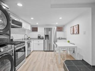 Shadyside, Pittsburgh, Modern and Quiet 1 Bedroom Unit1 with Free Parking - 2