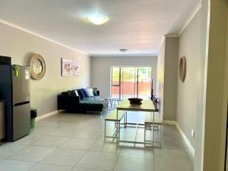 Scenic Modern apartment in Century Ciity - Kaapstad - 8