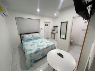 Sandelwood Studios' - Nassau - 7