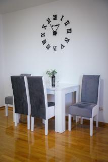 Smallville Apartment - 4