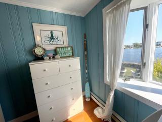 Salt Pond Sunrise View & 5 min to beach, sleeps 7 - Charlestown - 9