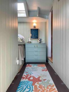 Salt Pond Sunrise View & 5 min to beach, sleeps 7 - Charlestown - 1