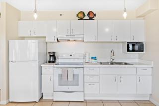 Cozy & City View Steps to Waikiki Beach with Parking - 6