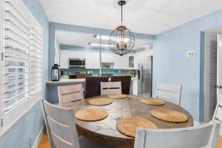 BEACHSIDE & Las Olas Getaway With Pool - Fort Lauderdale - 2