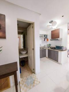 Budget Family Room w FREE pool access in Manila - Manila - 6