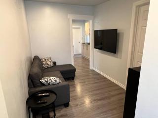 Cozy 3 Bedroom Mimico Home - 6