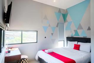RedDoorz near Sindu Kusuma Edupark 3 - 9