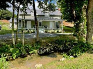 Farmhouse with game room, fire pit and creek - 1