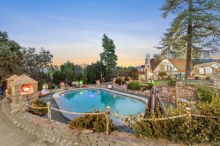 The Magic Castle (Unit5) - Six Flags - Newhall - 3