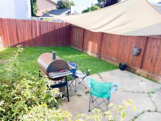 Cozy 3BR Home With King Size Bed - Union City - 5