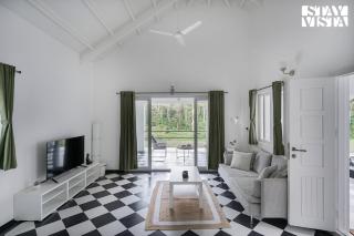 Stayvista at Mudra Manor 4BR - Coffee Estate Comp Breakfast Big Heated Pool - 2