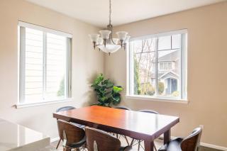 Issaquah 4br w workspace backyard nr dining SEA-676 - 5