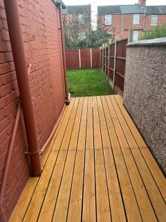 Monk's Lodge Private En-suite Room CV1 - 2