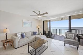 Inviting beachfront condo with pool, spa and views - 8