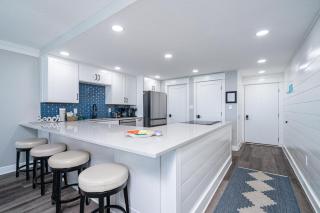 2104 Free Beach Setup Shoreline Towers Stunning Condo - Destin - 3