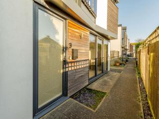 3 bed property in Eastbourne EHC11 - Eastbourne - 1