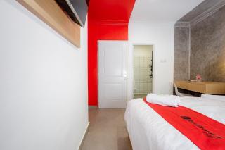 RedDoorz Plus at Jalan Gatot Subroto Jakarta - Jakarta - 6