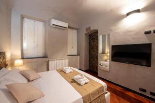 (Aquarium) Elegant Two-Level Apartment with In-Room Tub - Genova - 4