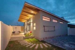 Mountain and Sea Cottage - 9