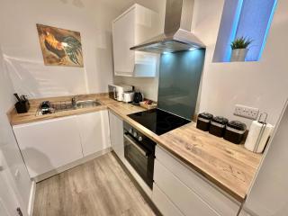 Urban Retreat - Close To Town and Beach - 4