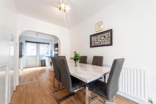 Stunning 3 Bed House with Private Garden, Woolwich - 8