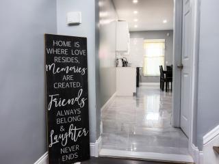 Sprawling 8BR Home Ideal for Large Groups in Niagara Falls NY - 8