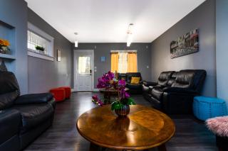 Sprawling 8BR Home Ideal for Large Groups in Niagara Falls NY - 1
