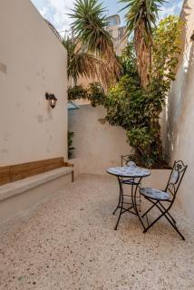 DESIGNER'S 2BR APARTMENT - SLIEMA FERRIES - Sliema - 3