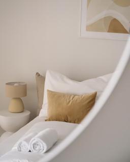 Stylish & Modern Apartment - Private Garden - 4