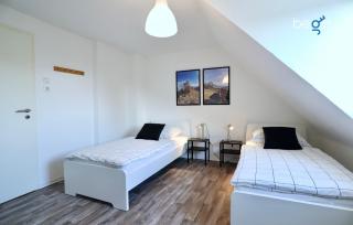 BEGE APARTMENTS: BUSINESS QUARTERS - 8