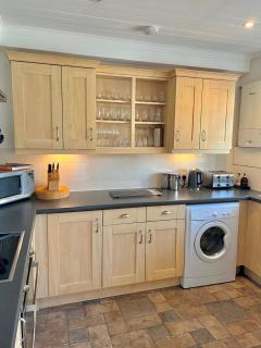 Spinnaker Lodge · Cotswolds Lakeside Home - South Cerney - 4