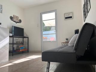 Studio21-A Centric Comfort Apartment - Bayamon - 9