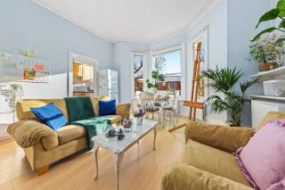 Artist's Bright Hampstead Heath Village 2 bed - 4