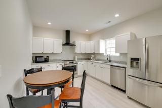 Modern and Pet-Friendly Home 3 Mi to Dtwn Knoxville - Knoxville - 0