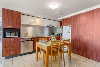 Stunning riverview 2BR holiday apt good location - Gold Coast - 7