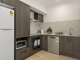 Tranquil 2BR Retreat with Local Charm and Comfort - Browns Plains - 4