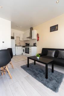 Central Two Bed Flat Kings Lynn - 4