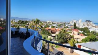 The Penthouse, Pub Lounge and Porch on the Palace, Bloubergstrand - Città del Capo - 4