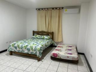 Amplio apartamento bien ubicado - Santa Marta - 2
