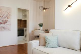 Modern Living Apt - City Center Elegance - FREE PARKING - 2