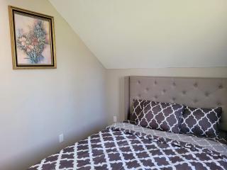 Big new house with huge parking - West Seneca - 9