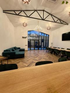 Friends Chalet - - 2
