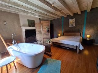 À louer : Ancienne forge avec sauna, piscine, proche plage et sites historiques - FR-1-591-193 - Le Menoux - 5