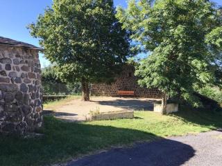 Gîte confortable en hameau calme près du Puy en Velay – 2 chambres, équipement bébé, terrain fermé - FR-1-582-141 - 3