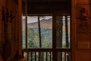 Secluded 4WD Getaway with Mountain Views and Hot Tub - 4