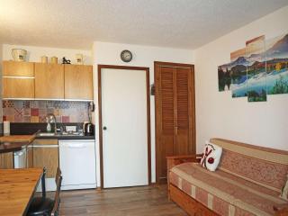 Studio rénové 6 pers, accès direct pistes, proche commerces et télésiège, balcon exposé Est - FR-1-322-461 - 0